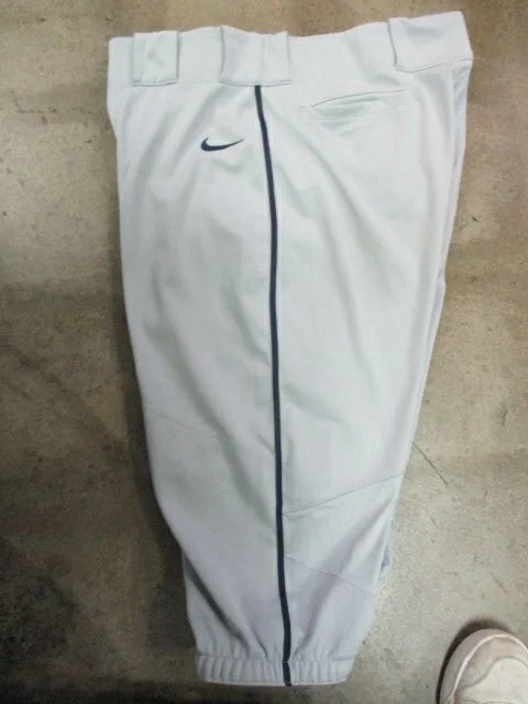 Baseball pants for sports events-Used Nike Knickers Size XL w/ strap Baseball Pants